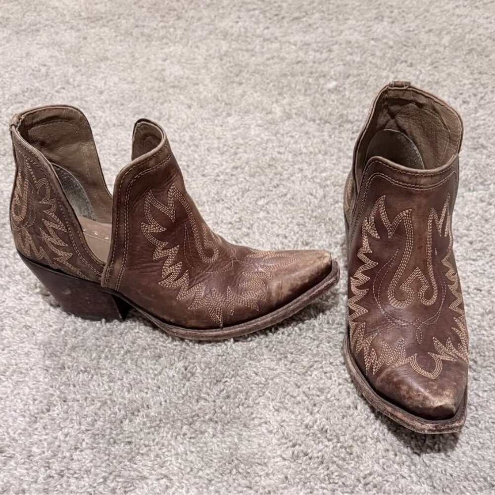 Women's Ariat Booties/Boots Size 8